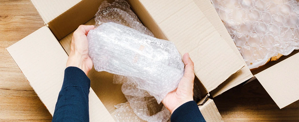 ¿Cómo Envolver Correctamente con Plástico Burbuja? 3 plastico burbuja burbupack