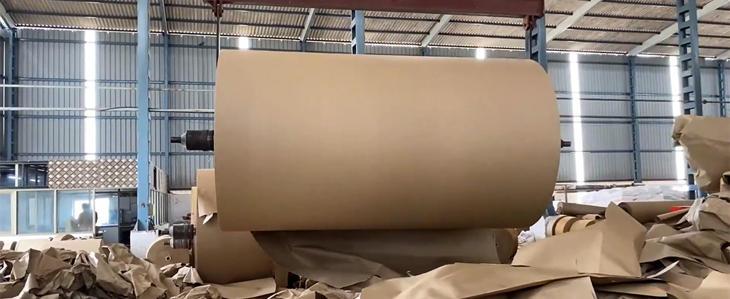 ¿Cómo se fabrica el Papel KRAFT? 2 bobinas de papel kraft